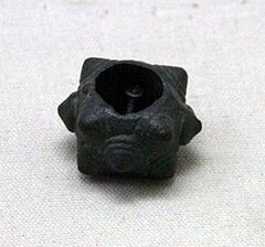 800px Han Bronze Mace бронза Китай  эпоха Хань 206 г. до н.э. — 220 г. н.э