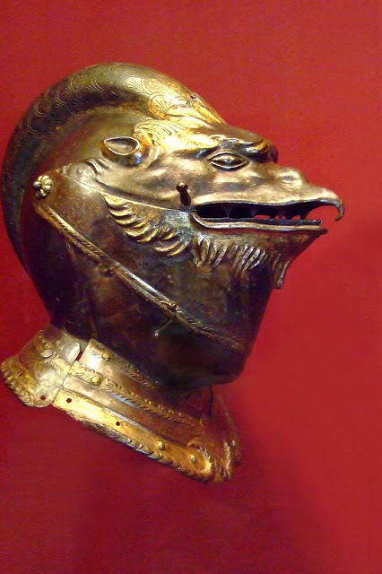 58c43b5c06408_GriffinshapedHelmetSteelembossedandpartlygiltandsilvereditalyMilanorBresciaabout1550CE.jpg