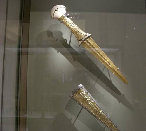 58dbc3e29018f_06poignardetfoureau1263433574thumbnail.jpg
